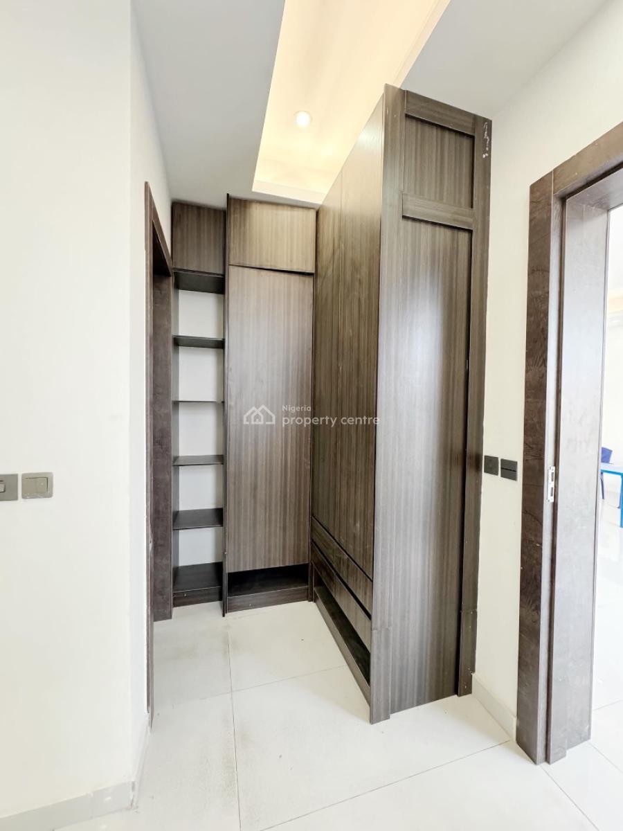Lovely 2 Bedroom Apartment with Bq, Lekki Phase 1, Lekki, Lagos, Block of Flats for Sale