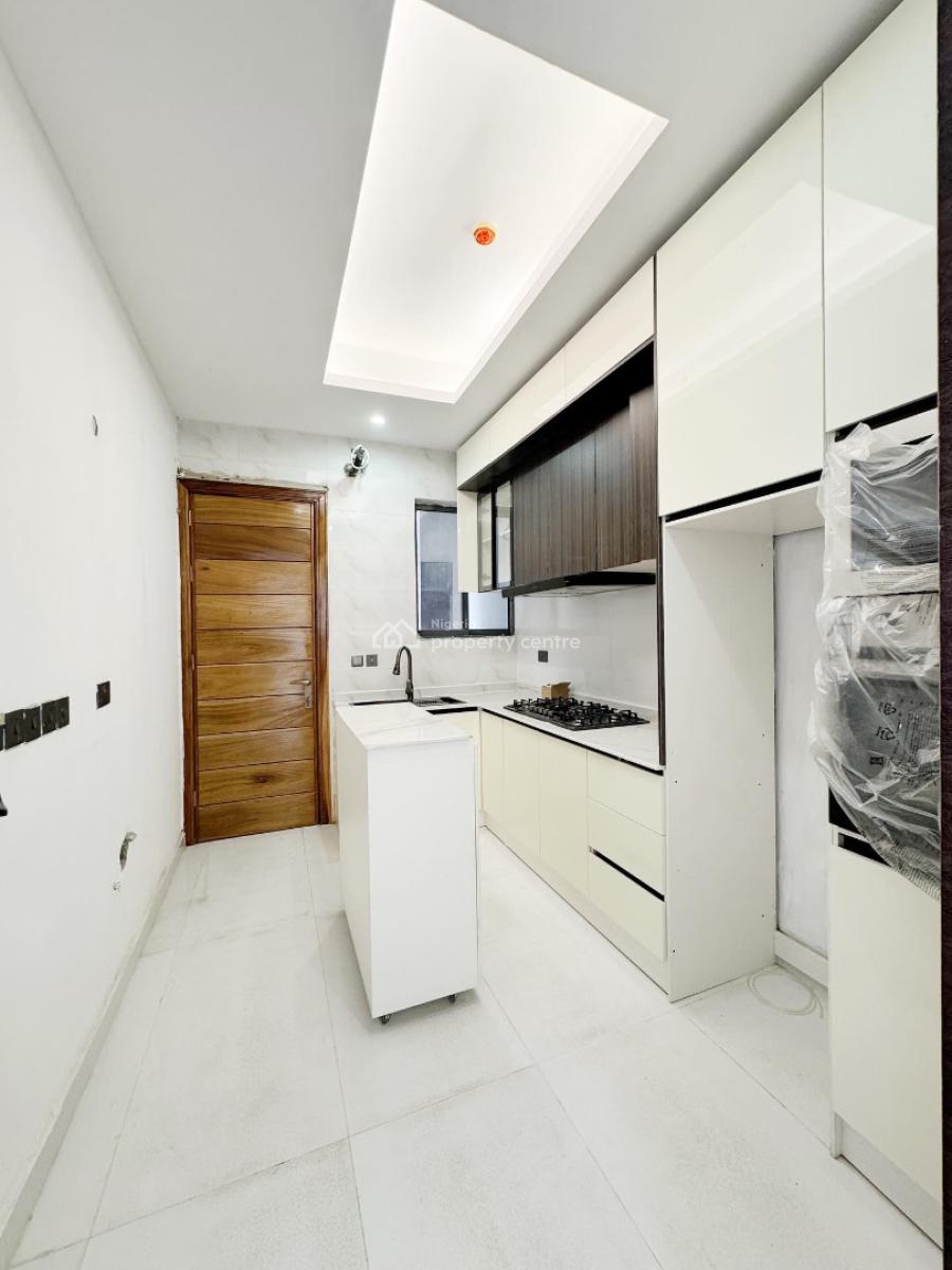Lovely 2 Bedroom Apartment with Bq, Lekki Phase 1, Lekki, Lagos, Block of Flats for Sale