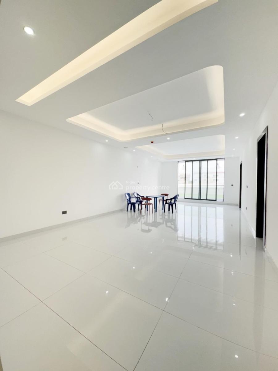 Lovely 2 Bedroom Apartment with Bq, Lekki Phase 1, Lekki, Lagos, Block of Flats for Sale