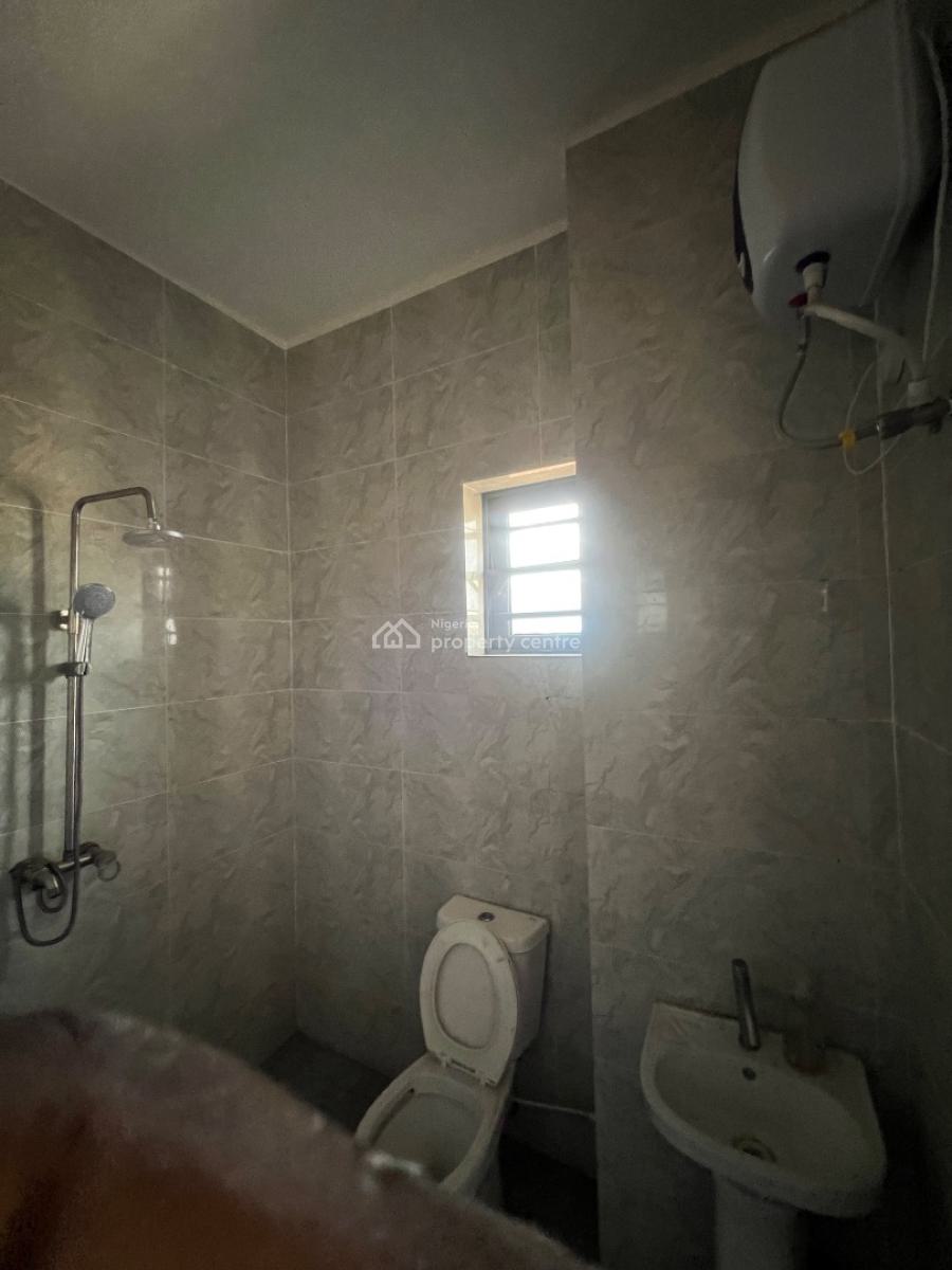 Clean Studio Apartment in an Accessible and Flood-free Area., Platinum Way, Ilasan, Osapa, Lekki, Lagos, Self Contain (single Rooms) for Rent