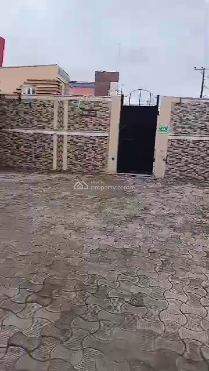 Resturant and Bar, Alimosho Bustop, Alimosho, Lagos, Restaurant / Bar for Sale