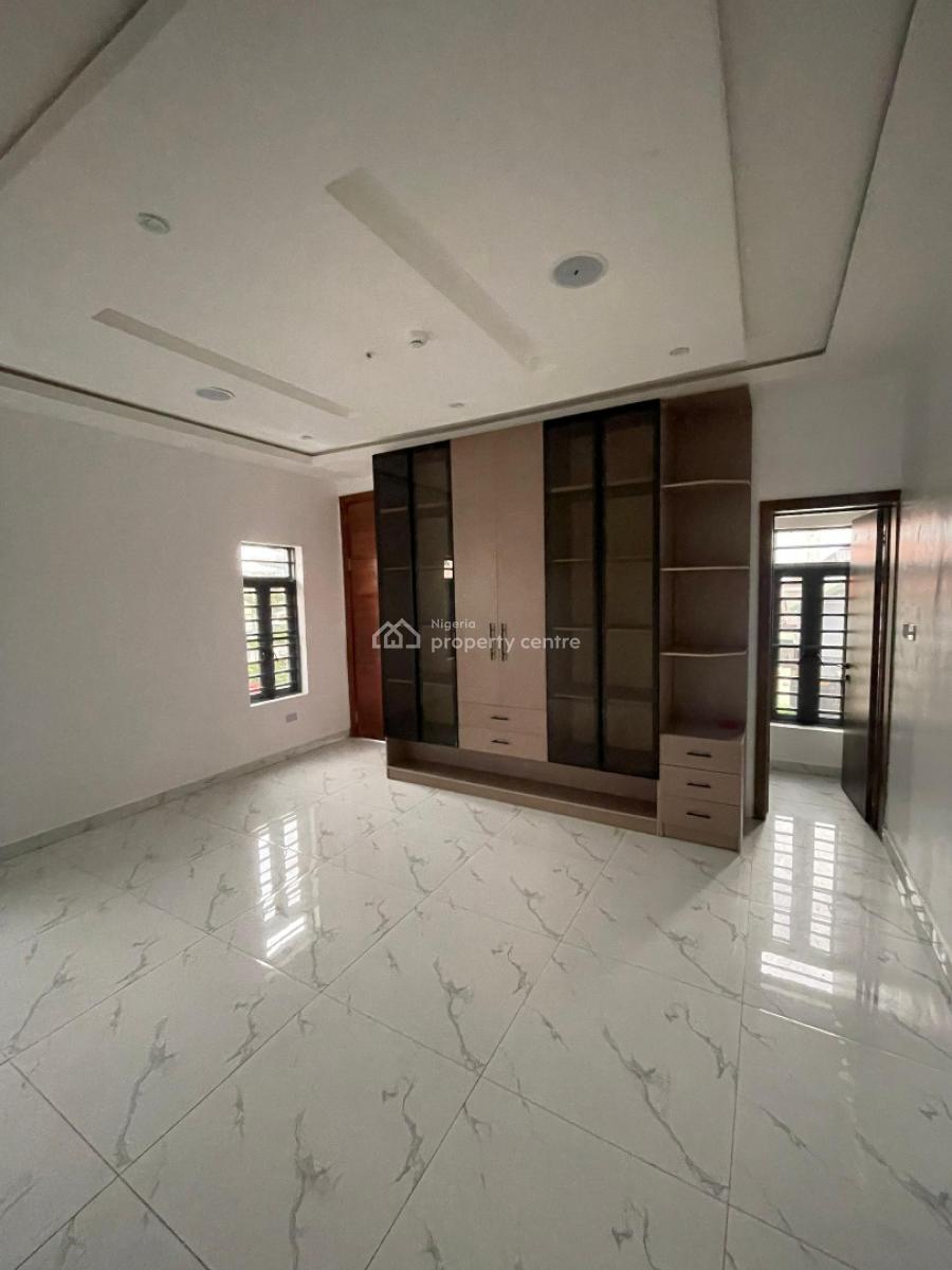 Fantastic   4 Bedroom Semi Detached  House with 1 Bq, Gra Phase 1, Magodo, Lagos, Semi-detached Duplex for Sale