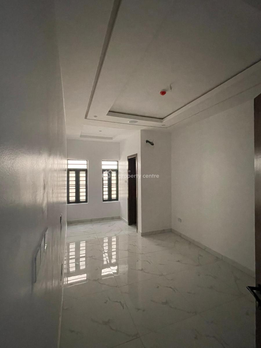 Fantastic   4 Bedroom Semi Detached  House with 1 Bq, Gra Phase 1, Magodo, Lagos, Semi-detached Duplex for Sale