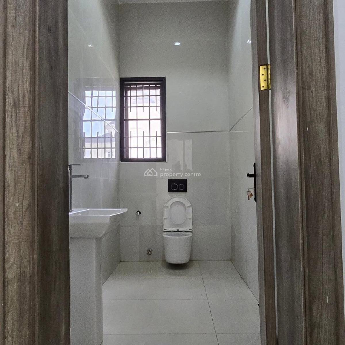 7 Bedrooms Duplex+2 Rooms Bq+guest Chalet +pool & Elevator, Guzape District, Abuja, Detached Duplex for Sale