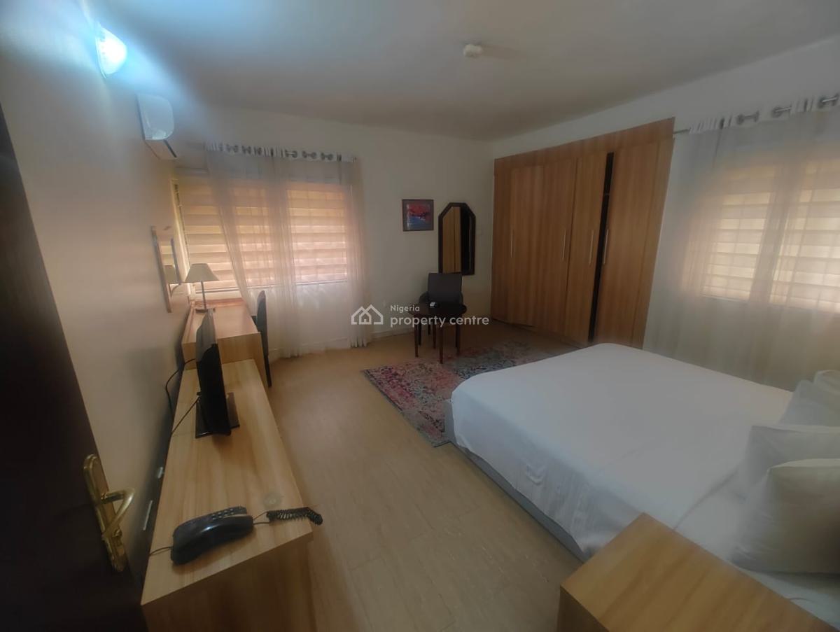 a Good Spacious Serviced & Furnished 2 Bedroom Flat, Wuse 2, Abuja, Flat / Apartment Short Let