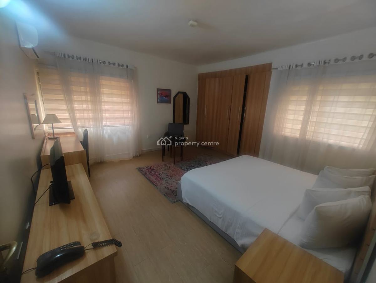 a Good Spacious Serviced & Furnished 2 Bedroom Flat, Wuse 2, Abuja, Flat / Apartment Short Let