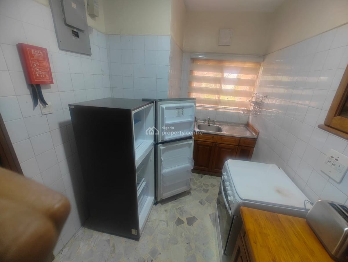 a Good Spacious Serviced & Furnished 2 Bedroom Flat, Wuse 2, Abuja, Flat / Apartment Short Let