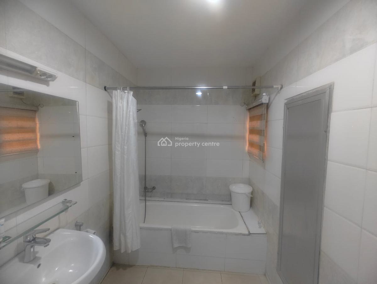 a Good Spacious Serviced & Furnished 2 Bedroom Flat, Wuse 2, Abuja, Flat / Apartment Short Let