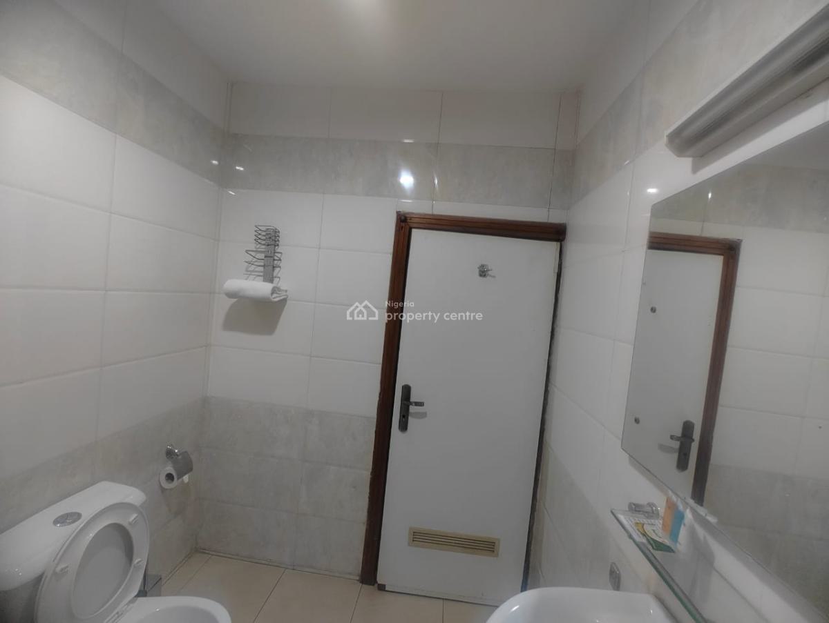 a Good Spacious Serviced & Furnished 2 Bedroom Flat, Wuse 2, Abuja, Flat / Apartment Short Let