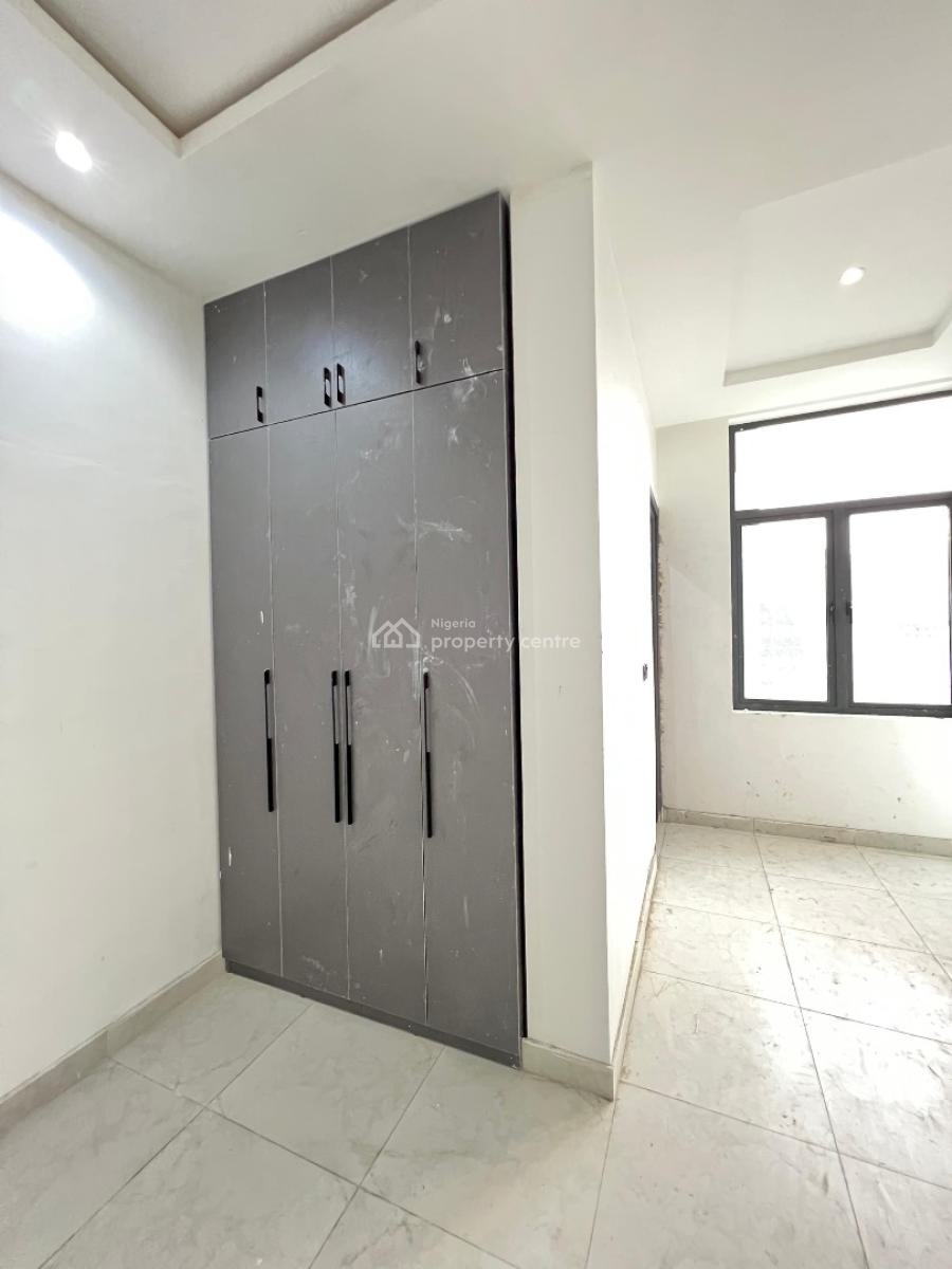 Spacious 2 Bedroom Apartment with  Bq, Swimming Pool, Lekki Phase 1, Lekki, Lagos, Block of Flats for Sale