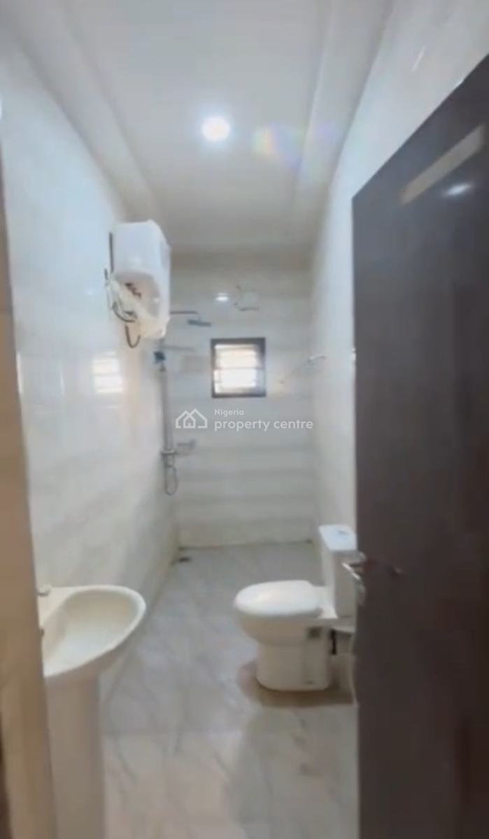 Luxury Clean 3 Bedroom Flat, 1st Floor, Tarred Road, Gilmore, Jahi, Abuja, Flat / Apartment for Rent