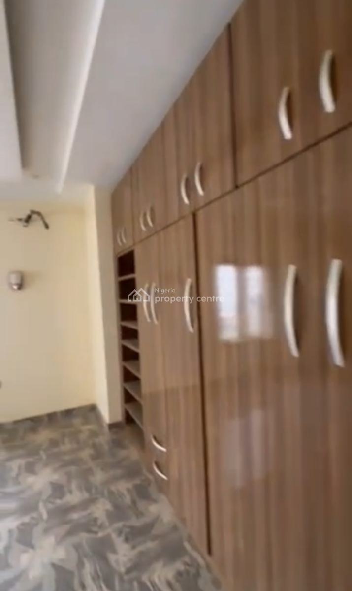 Luxury Clean 3 Bedroom Flat, 1st Floor, Tarred Road, Gilmore, Jahi, Abuja, Flat / Apartment for Rent
