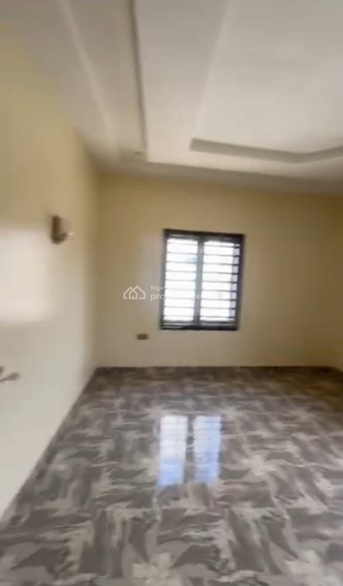 Luxury Clean 3 Bedroom Flat, 1st Floor, Tarred Road, Gilmore, Jahi, Abuja, Flat / Apartment for Rent