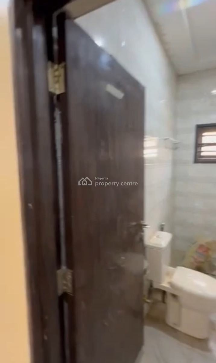 Luxury Clean 3 Bedroom Flat, 1st Floor, Tarred Road, Gilmore, Jahi, Abuja, Flat / Apartment for Rent