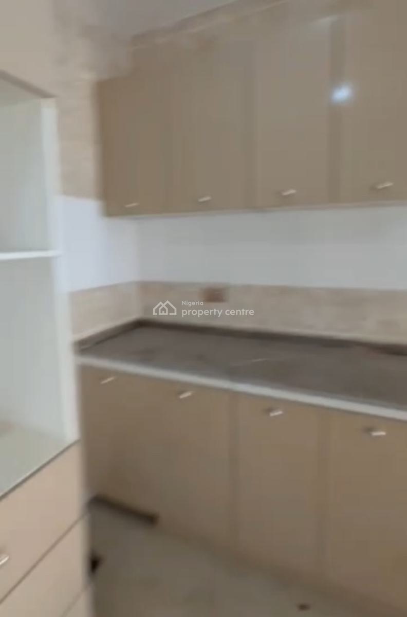 Luxury Clean 3 Bedroom Flat, 1st Floor, Tarred Road, Gilmore, Jahi, Abuja, Flat / Apartment for Rent