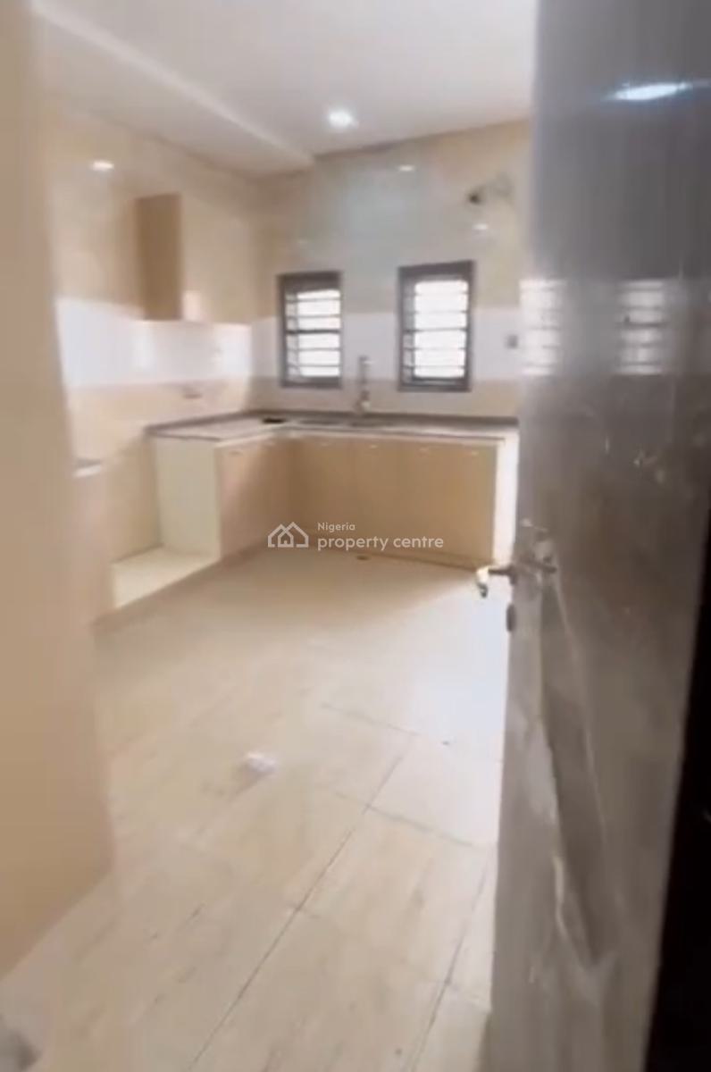 Luxury Clean 3 Bedroom Flat, 1st Floor, Tarred Road, Gilmore, Jahi, Abuja, Flat / Apartment for Rent