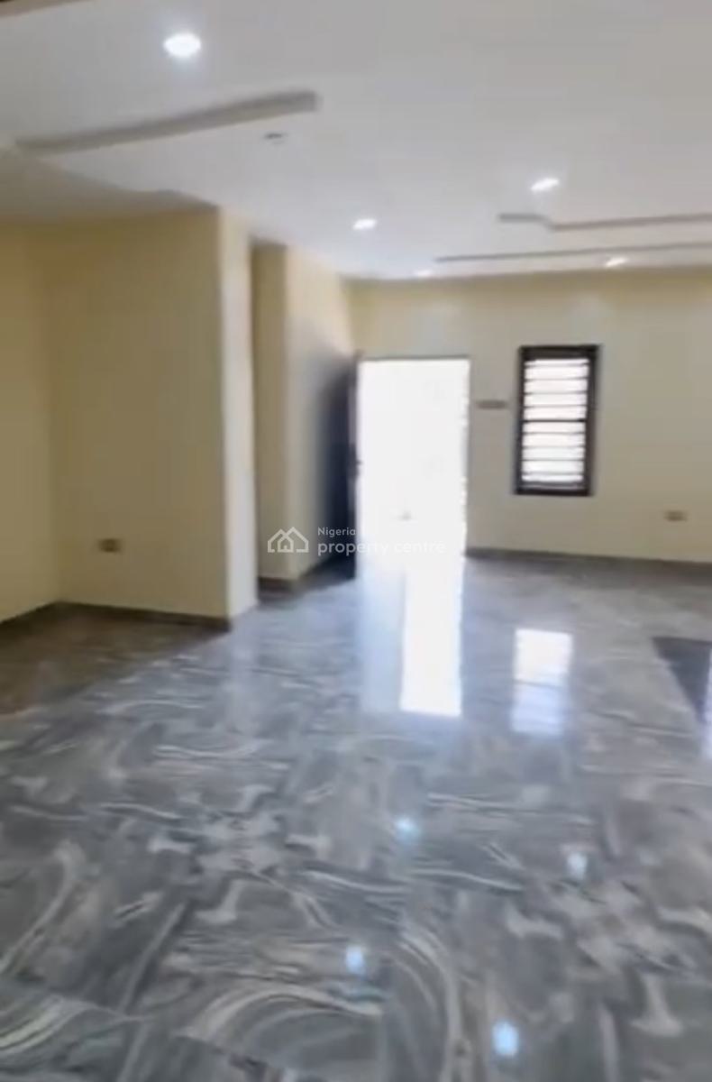 Luxury Clean 3 Bedroom Flat, 1st Floor, Tarred Road, Gilmore, Jahi, Abuja, Flat / Apartment for Rent