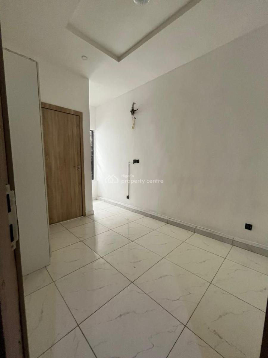 Single Room Upstairs, Alexander Court, Royal Pine Gate 2, Lekki, Lagos, Flat / Apartment for Rent