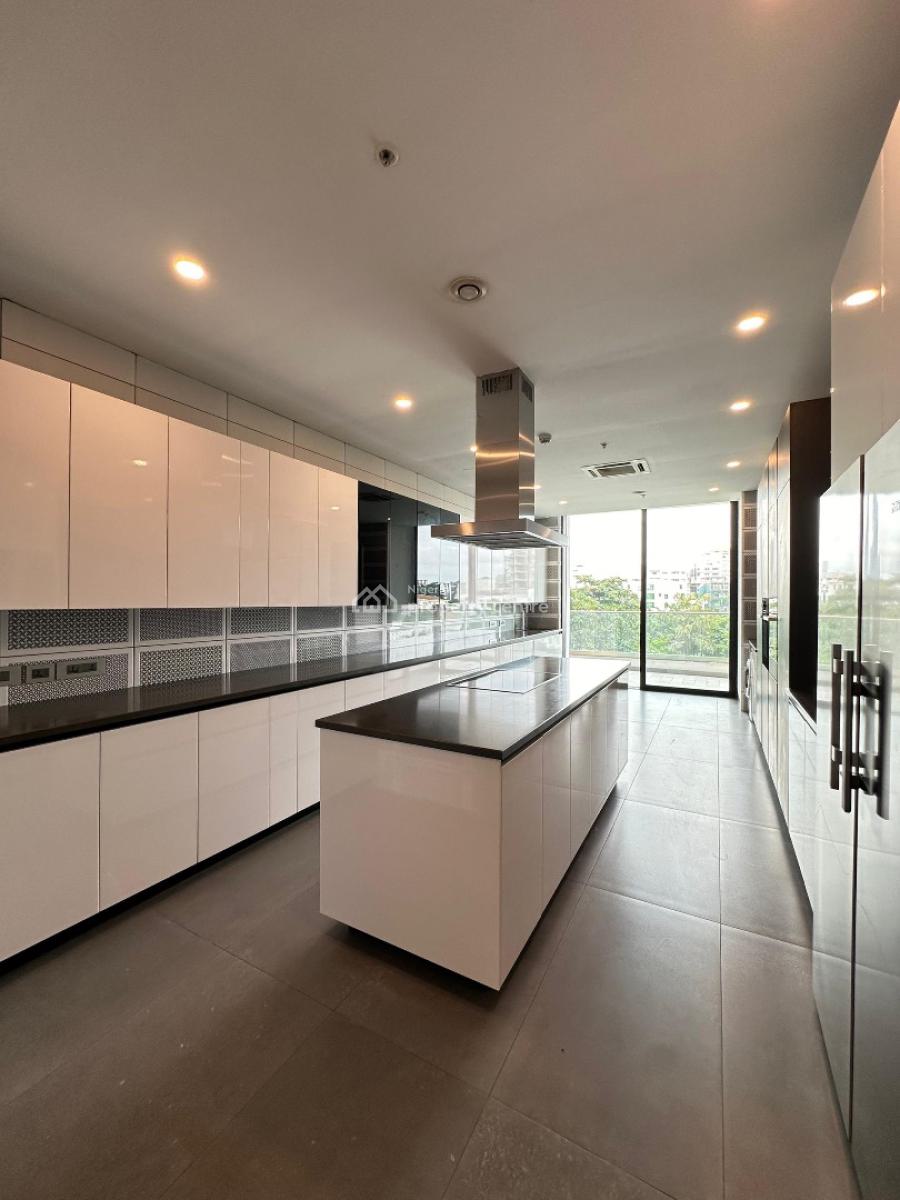 Prestigious 4 Bedroom Apartment with a Concierge , Kids Play Area, Ikoyi, Lagos, Block of Flats for Sale