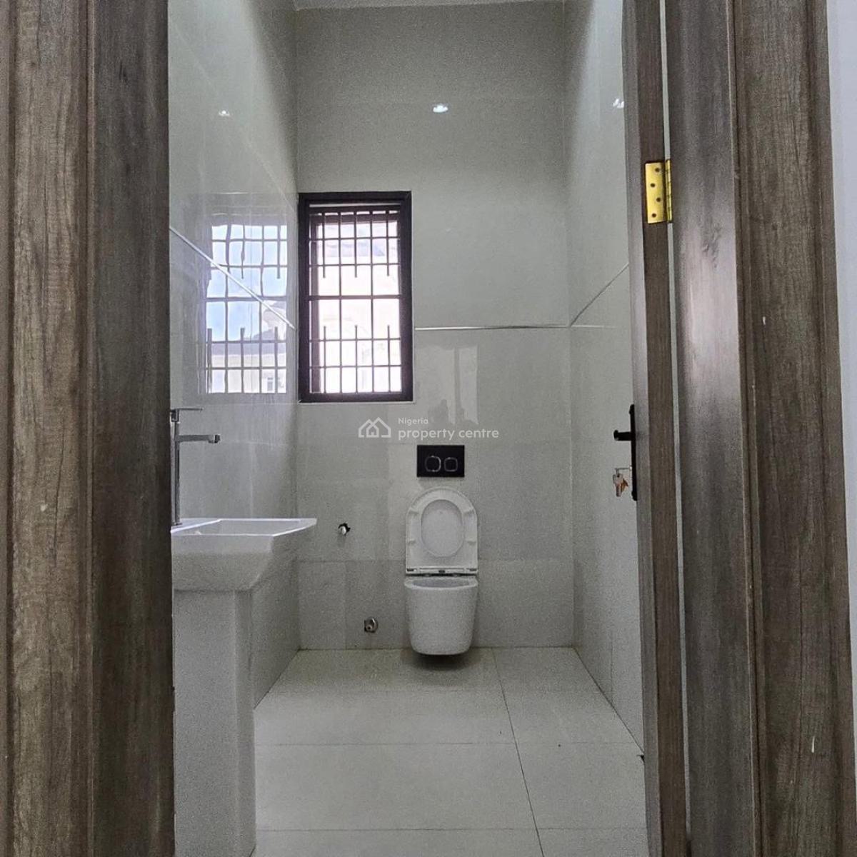 7 Bedroom Fully Detached Duplex with 2 Rooms Bq, Guest Chalet, Pool, Guzape District, Abuja, Detached Duplex for Sale