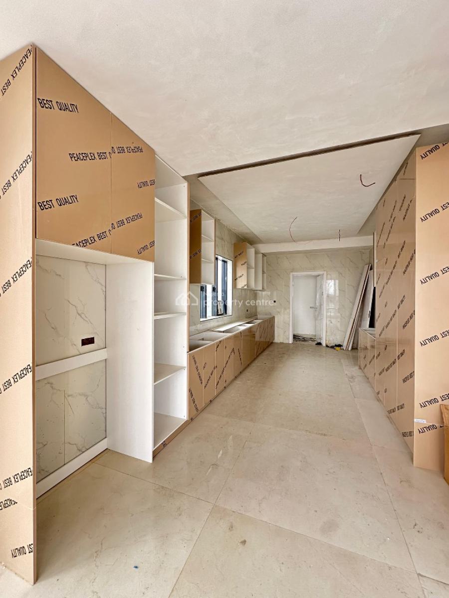 Elegantly Built 5 Bedroom Penthouse with Bq, Elevator, Old Ikoyi, Ikoyi, Lagos, Block of Flats for Sale