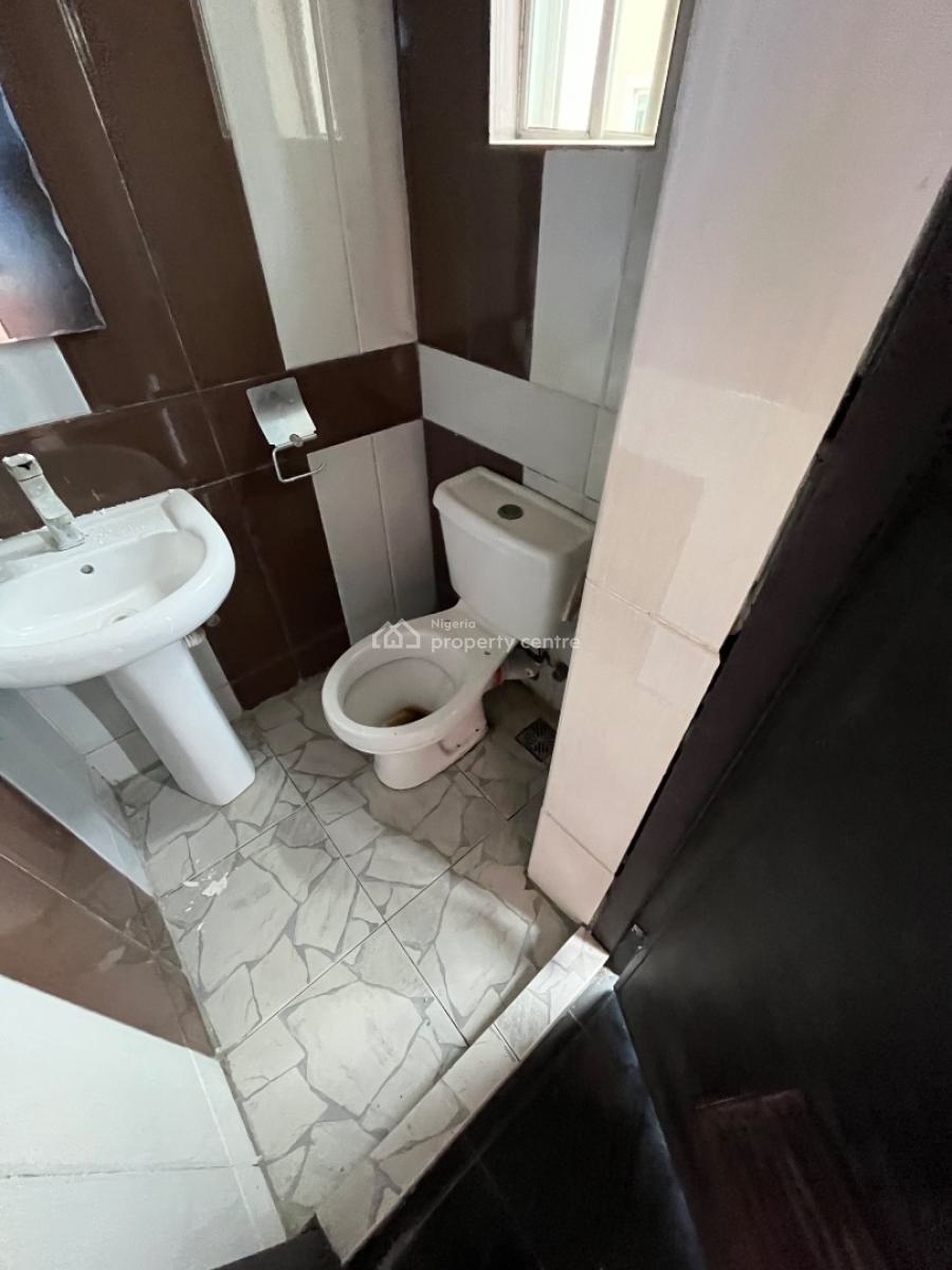 Luxury 2 Bedroom Flat Very Spacious, Mobil Road, Ilaje, Ajah, Lagos, Flat / Apartment for Rent