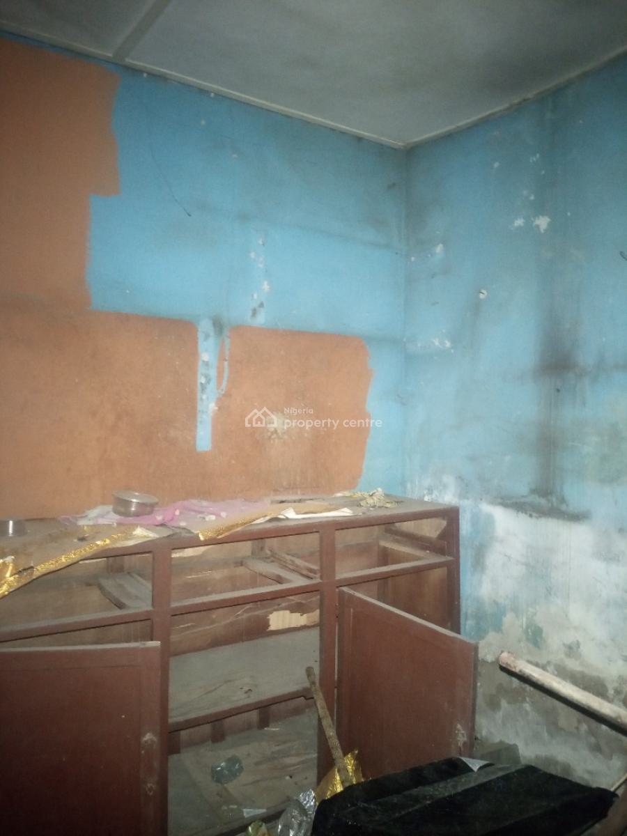 1 Bedroom Flat, Off Oworo Road, Oworonshoki, Kosofe, Lagos, Mini Flat (room and Parlour) for Rent