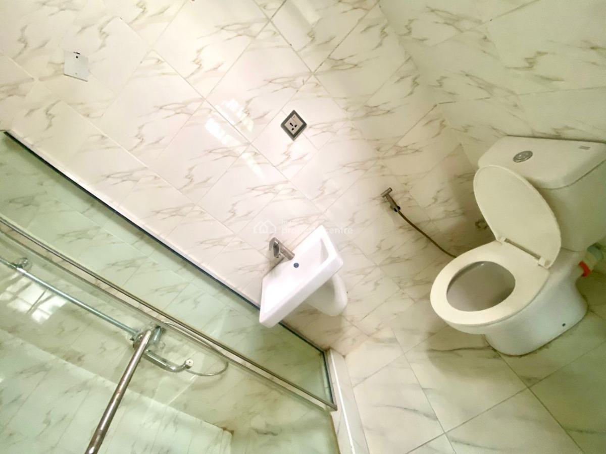 Luxurious Room in a Shared Apartment, Grace Court Estate Orchid Road, Lekki, Lagos, Flat / Apartment for Rent