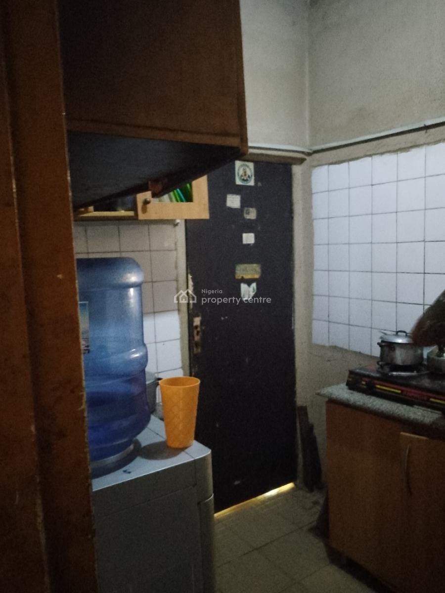 Distress Block of Flat, Finance Quarters, Wuye, Abuja, Mini Flat (room and Parlour) for Sale