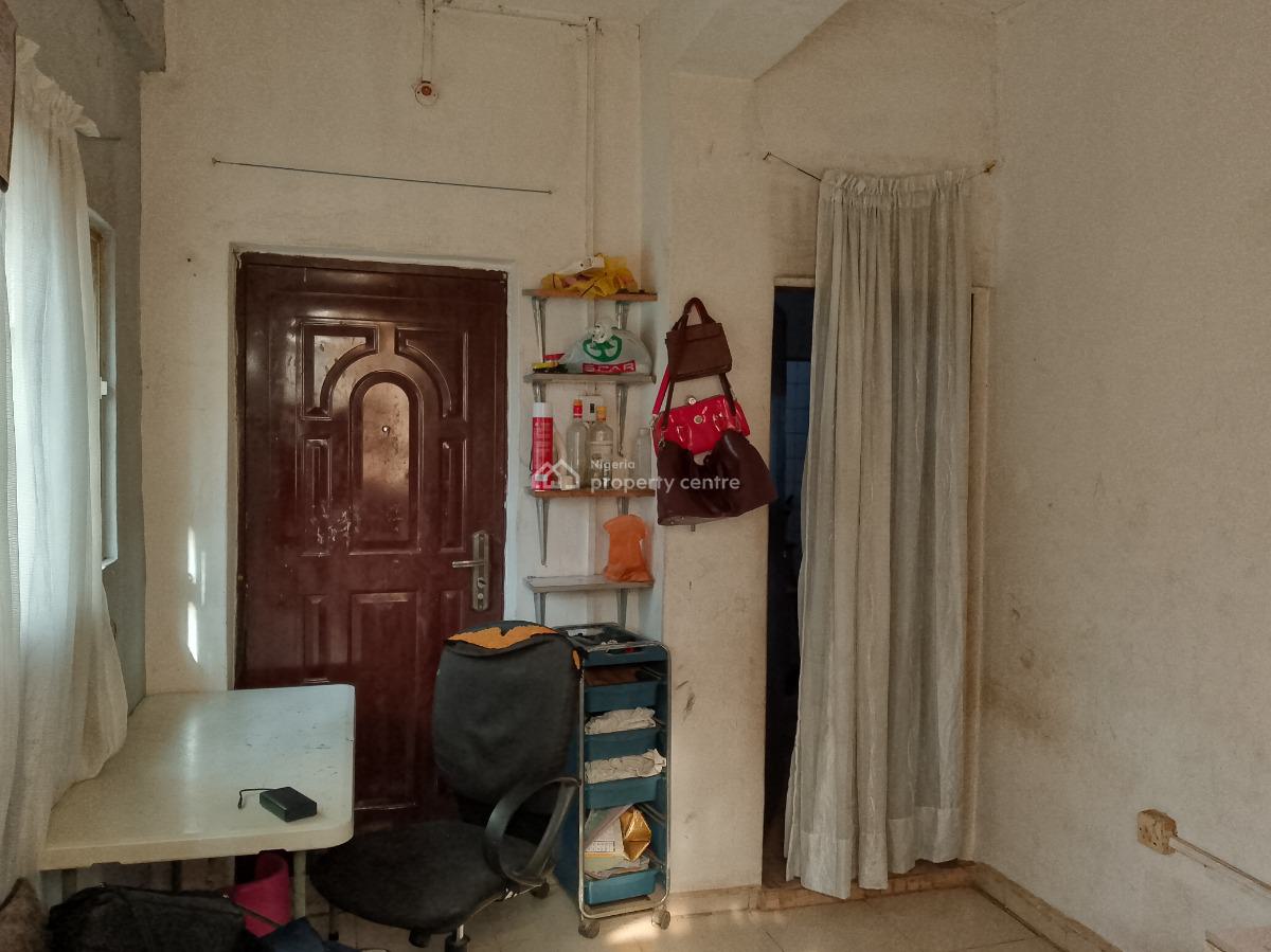Distress Block of Flat, Finance Quarters, Wuye, Abuja, Mini Flat (room and Parlour) for Sale