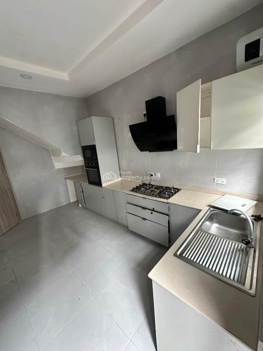 Spacious Room (upstairs) in a Shared Apartment, Orchid Road, Before The Around About, Lekki, Lagos, Self Contain (single Rooms) for Rent