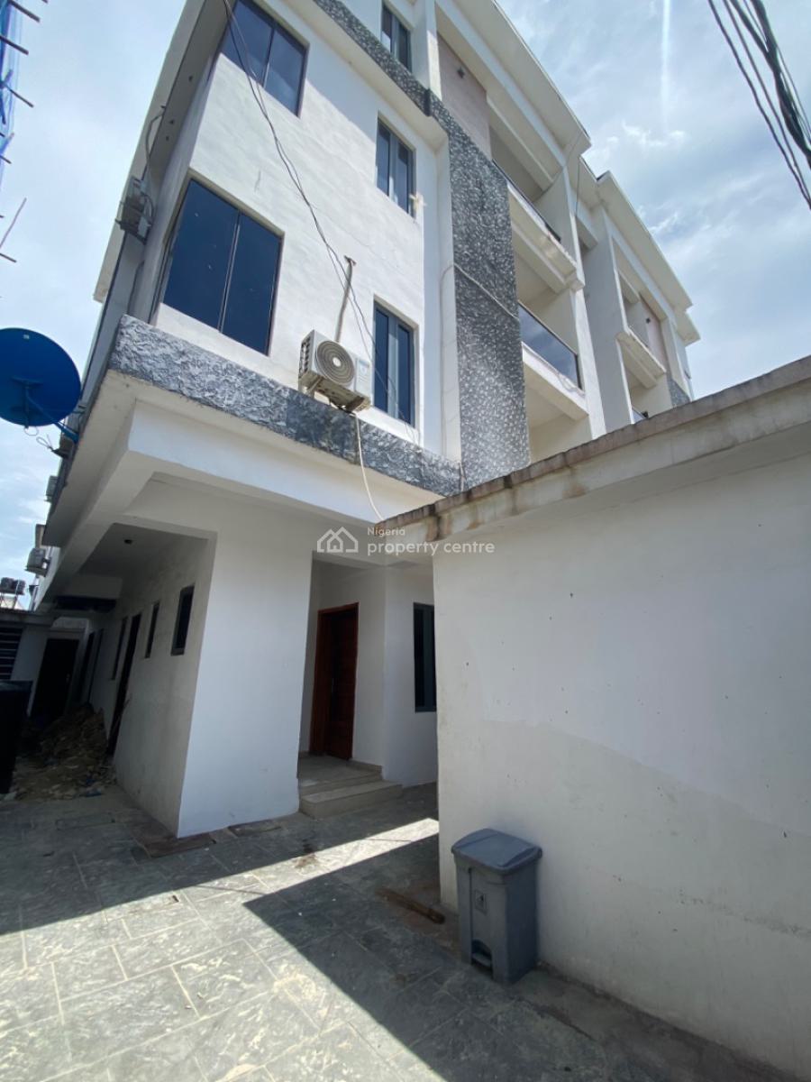 Relative New 2 Bedrooms with Self Compound, Ilasan, Lekki, Lagos, Flat / Apartment for Rent