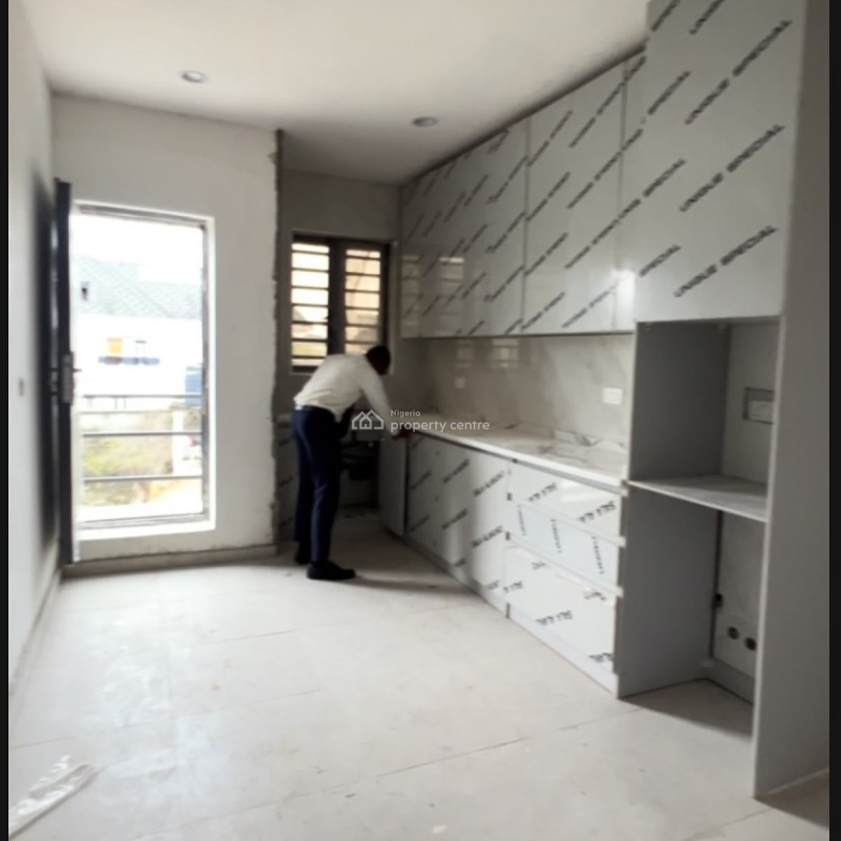 Serviced 4-bedroom Terrace Duplex with Bq, Ologolo, Lekki, Lagos, Terraced Duplex for Sale