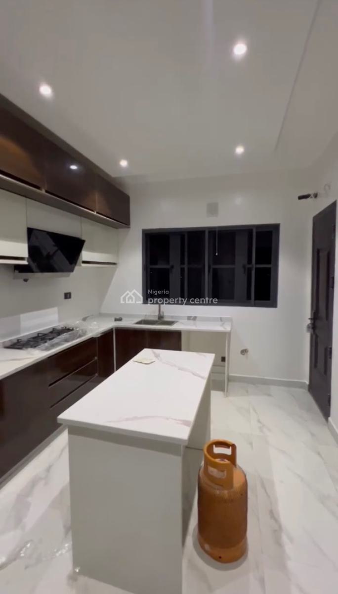 Subletting One Room Serviced Apartment, Lekki Phase 1, Lekki, Lagos, Flat / Apartment for Rent