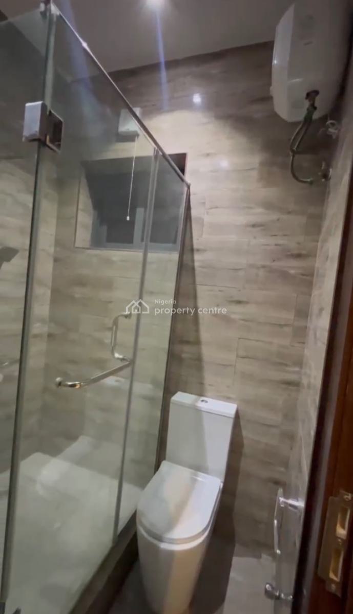 Subletting One Room Serviced Apartment, Lekki Phase 1, Lekki, Lagos, Flat / Apartment for Rent