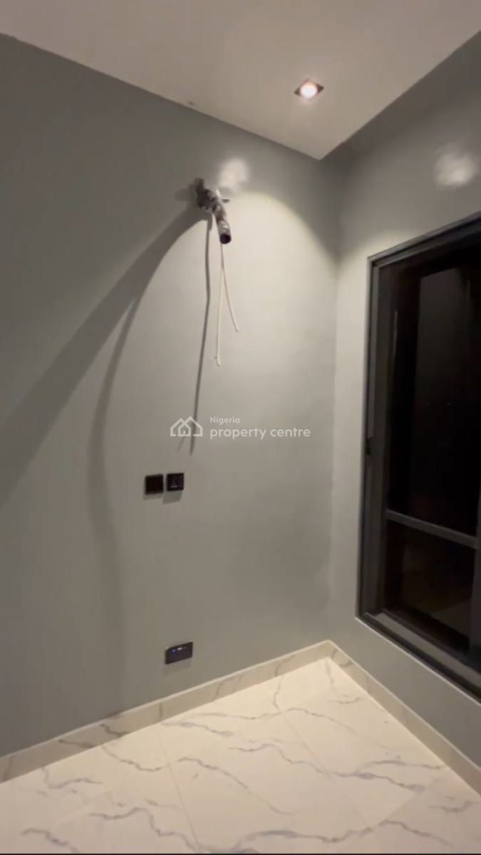 Subletting One Room Serviced Apartment, Lekki Phase 1, Lekki, Lagos, Flat / Apartment for Rent