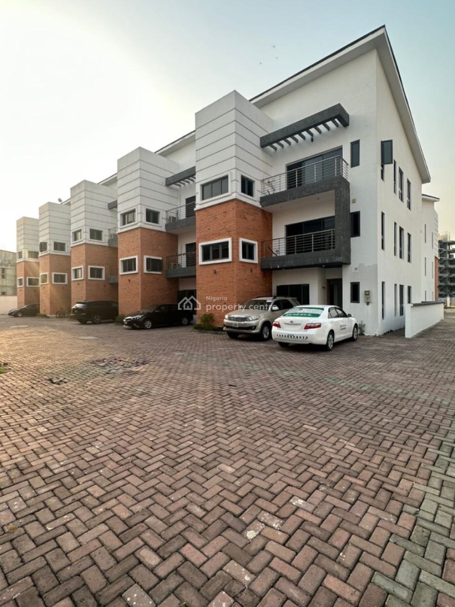 Super Hot Distress Property 4 Bedroom Terrace with Bq, Periwinkle Estate, Lekki Phase 1, Lekki, Lagos, Terraced Duplex for Sale