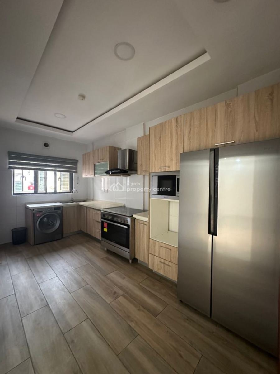 Super Hot Distress Property 4 Bedroom Terrace with Bq, Periwinkle Estate, Lekki Phase 1, Lekki, Lagos, Terraced Duplex for Sale