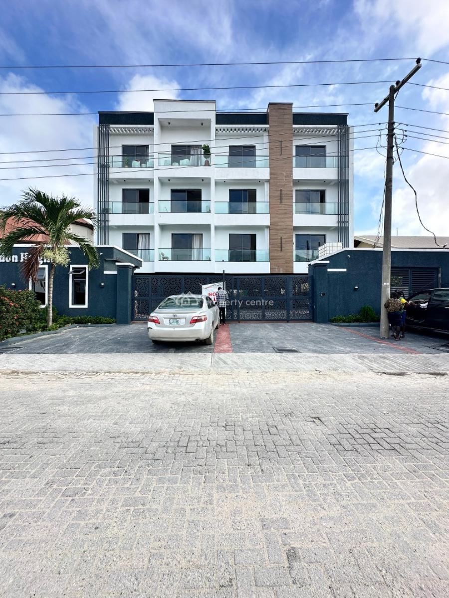 Beautifully Built 3 Bedroom Apartment with Pool &elevator, Lekki Phase 1, Lekki, Lagos, Flat / Apartment for Rent