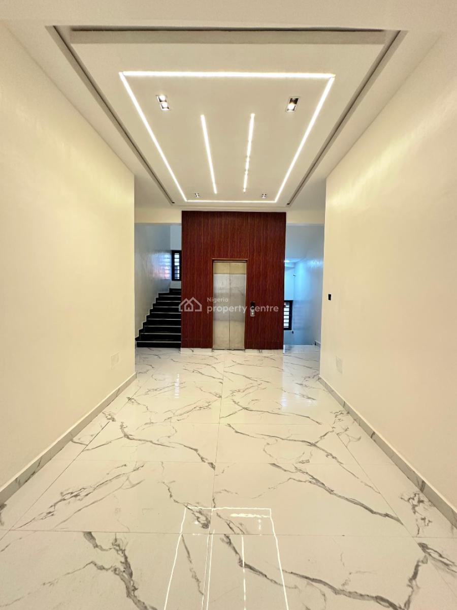 Beautifully Built 3 Bedroom Apartment with Pool &elevator, Lekki Phase 1, Lekki, Lagos, Flat / Apartment for Rent