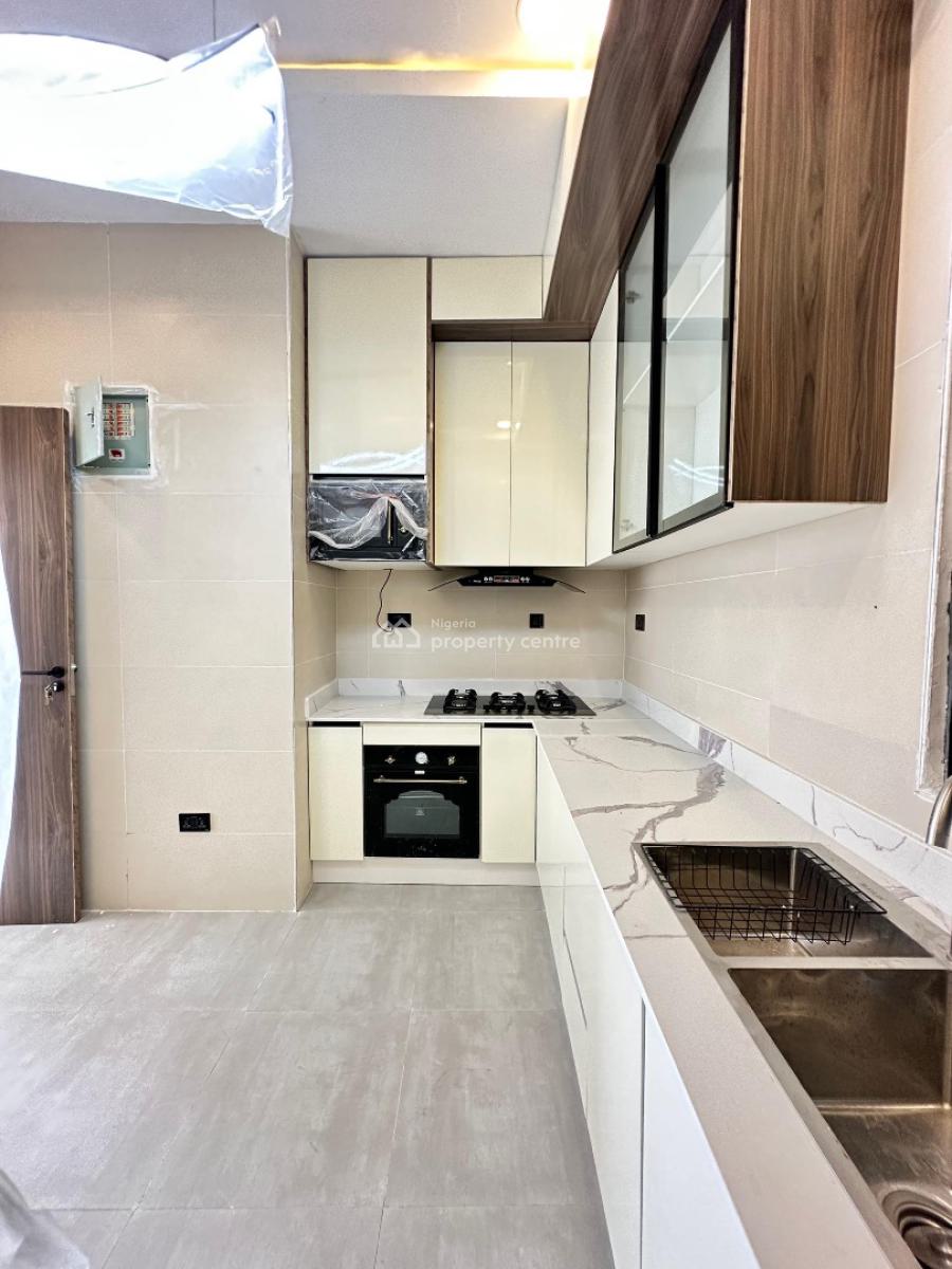 Beautifully Built 3 Bedroom Apartment with Pool &elevator, Lekki Phase 1, Lekki, Lagos, Flat / Apartment for Rent
