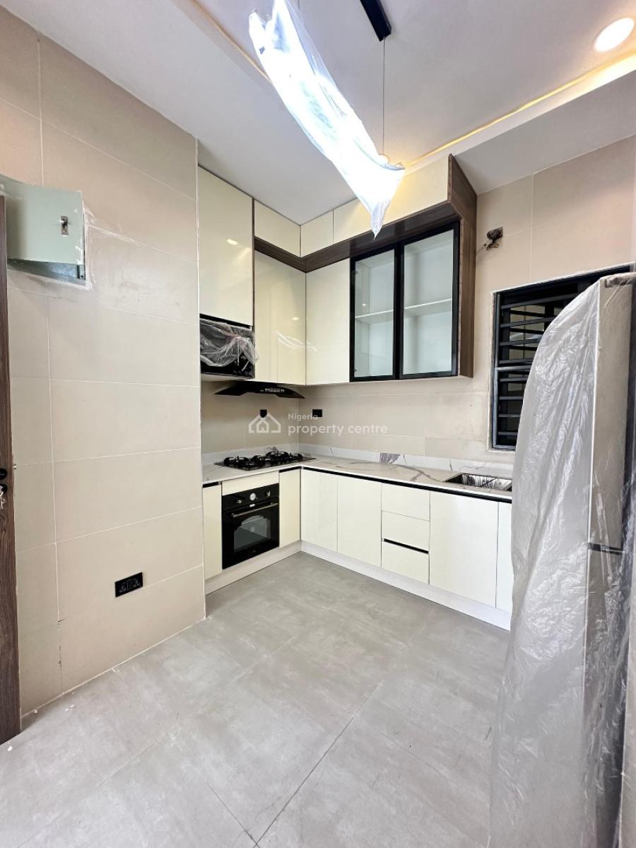 Beautifully Built 3 Bedroom Apartment with Pool &elevator, Lekki Phase 1, Lekki, Lagos, Flat / Apartment for Rent