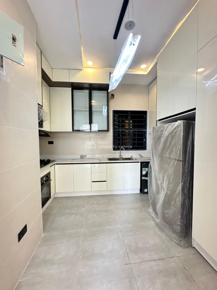 Beautifully Built 3 Bedroom Apartment with Pool &elevator, Lekki Phase 1, Lekki, Lagos, Flat / Apartment for Rent