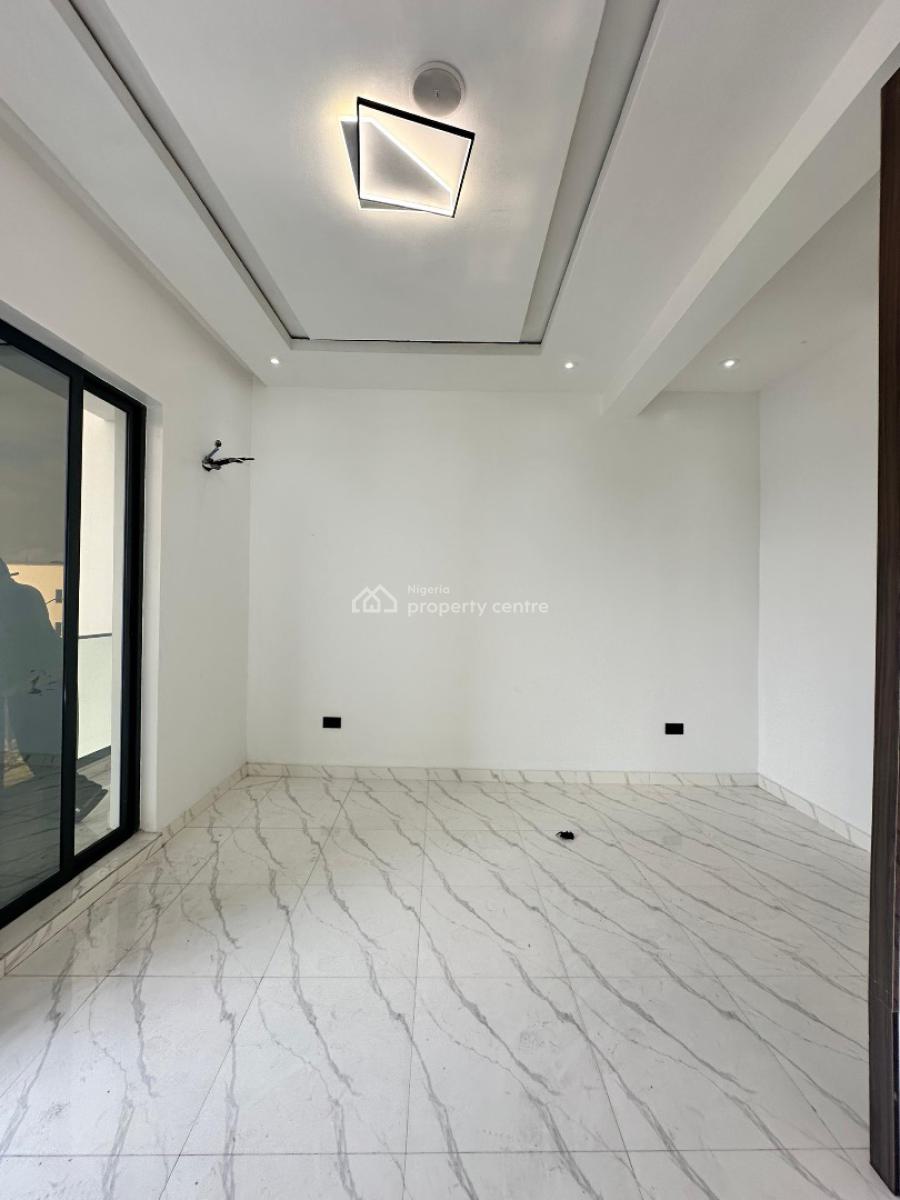 Beautifully Built 3 Bedroom Apartment with Pool &elevator, Lekki Phase 1, Lekki, Lagos, Flat / Apartment for Rent