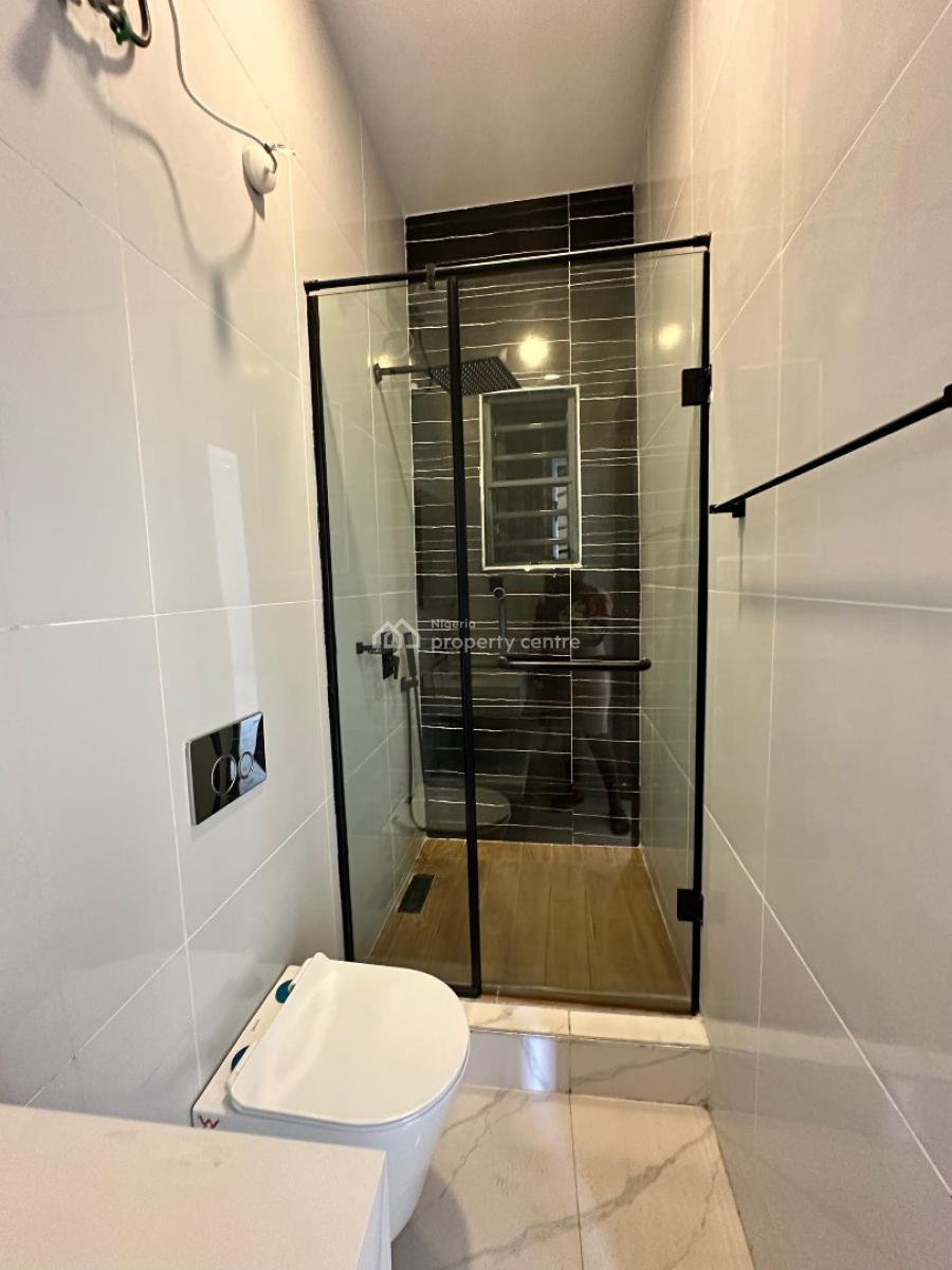 Beautifully Built 3 Bedroom Apartment with Pool &elevator, Lekki Phase 1, Lekki, Lagos, Flat / Apartment for Rent