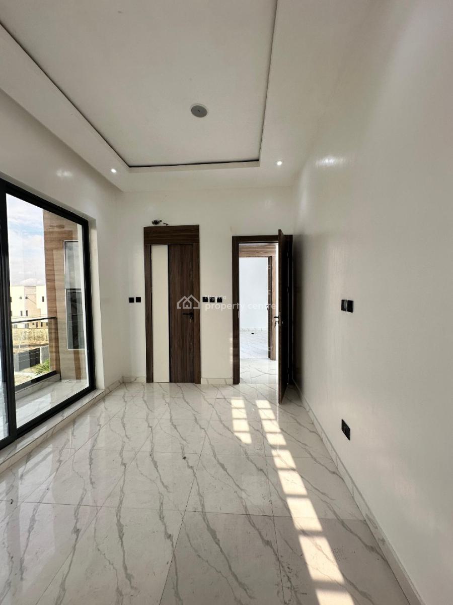 Beautifully Built 3 Bedroom Apartment with Pool &elevator, Lekki Phase 1, Lekki, Lagos, Flat / Apartment for Rent