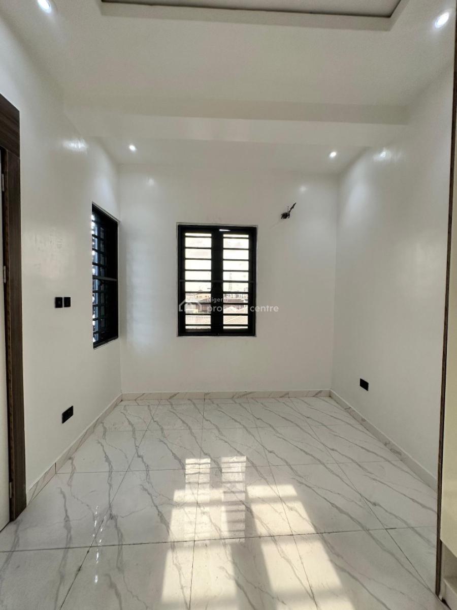 Beautifully Built 3 Bedroom Apartment with Pool &elevator, Lekki Phase 1, Lekki, Lagos, Flat / Apartment for Rent