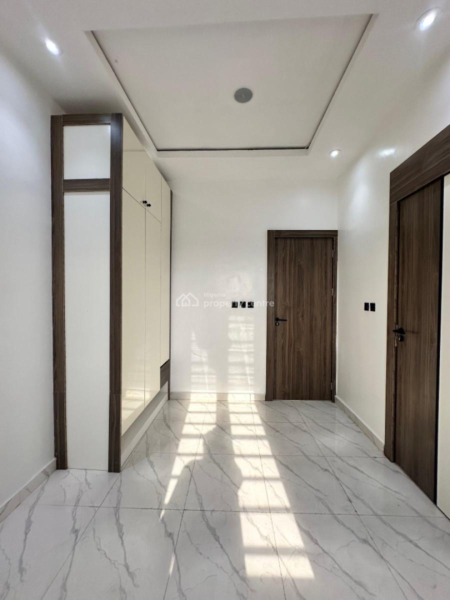 Beautifully Built 3 Bedroom Apartment with Pool &elevator, Lekki Phase 1, Lekki, Lagos, Flat / Apartment for Rent