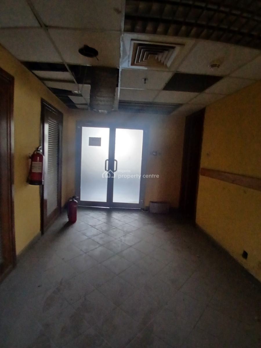 Fully Serviced 300sqm Open Plan Office (3rd Floor), Victoria Island (vi), Lagos, Office Space for Rent