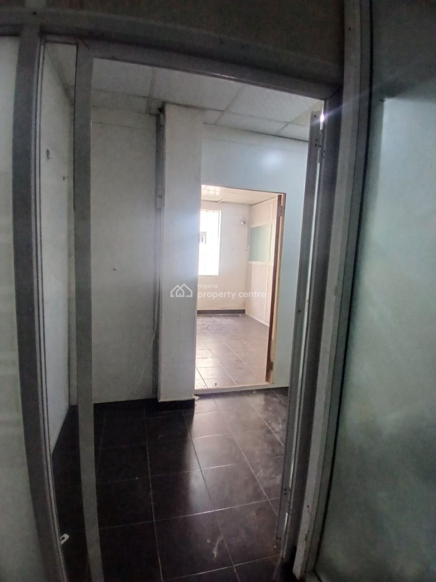 25sqm Dedicated Office Space (upstairs), Victoria Island (vi), Lagos, Office Space for Rent